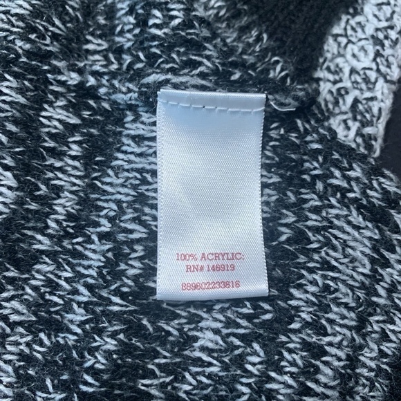 SO Cozy Black and White V-Neck Sweater - Picture 5 of 6